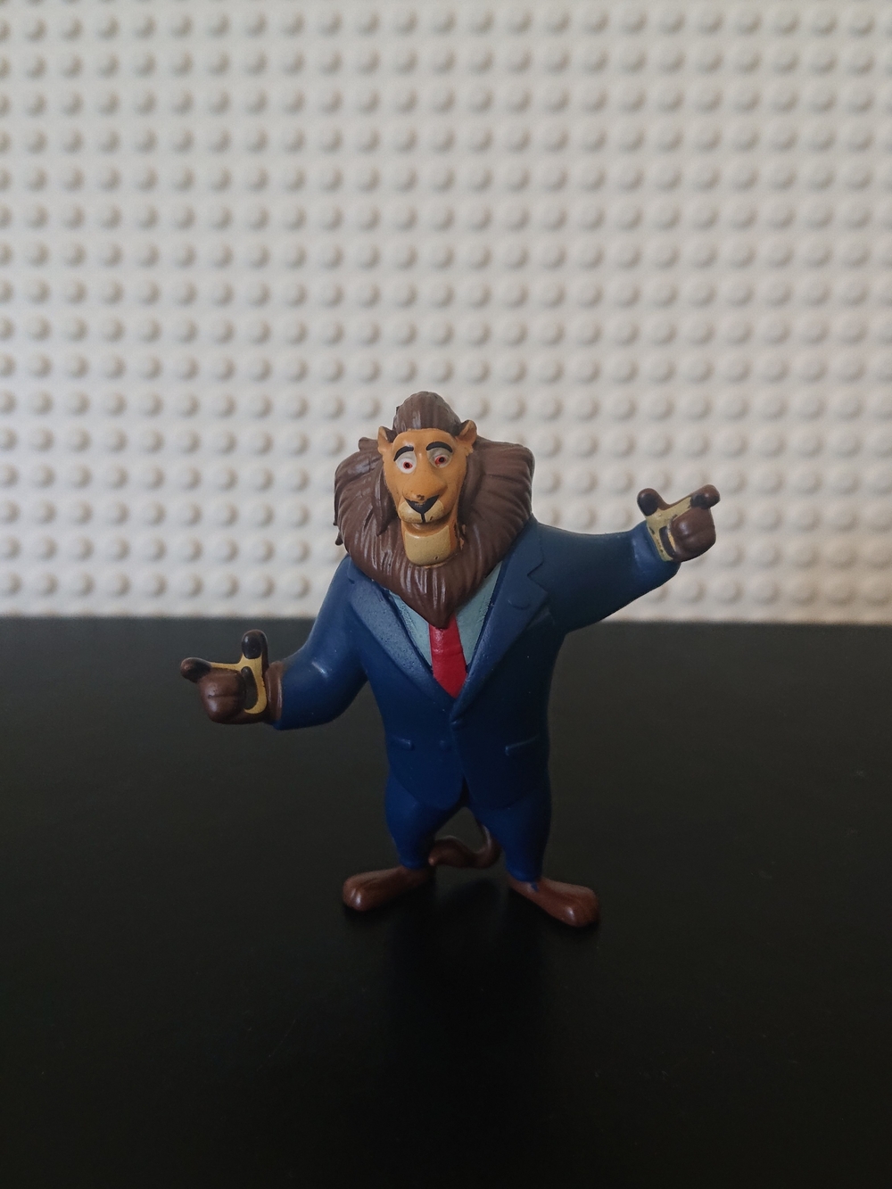 2016 Disney Zootopia - Mayor Lionheart 2.5" PVC Cake Topper Figure